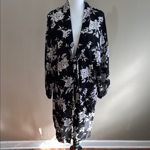 Spiritual Gangster Maya Tie Front Kimono Robe Beach Cover Black Floral One Size - Picture 3 of 11